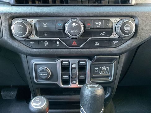 Used 2024 Jeep Wrangler Sport S image 24