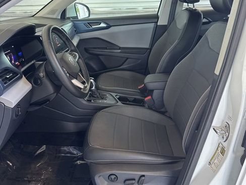 Certified 2022 Volkswagen Taos SE w/ Driver Assistance Package FWD image 10
