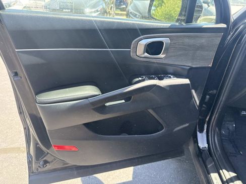 Used 2023 Kia Sorento S w/ Panoramic Sunroof Package AWD/4WD image 18