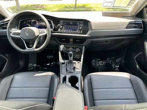 Used 2023 Volkswagen Jetta SE w/ Panoramic Sunroof Package FWD image 10