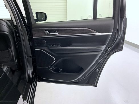 Certified 2022 Jeep Grand Cherokee L Limited image 17