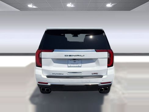 Used 2025 GMC Yukon XL Denali AWD/4WD image 9