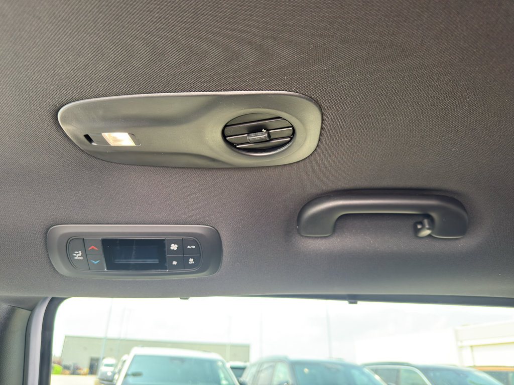 New 2027 Chrysler Pacifica Select FWD image 30