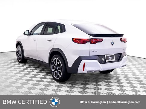 Used 2025 BMW X2 xDrive28i AWD/4WD image 3