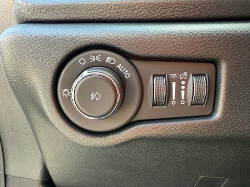 New 2026 Chrysler Pacifica Select image 26