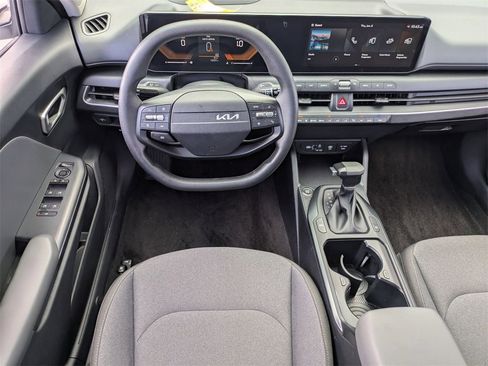 Used 2025 Kia K4 LXS image 25