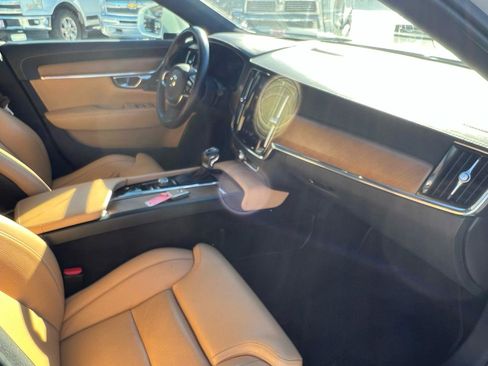 Used 2020 Volvo S90 T6 Inscription image 9