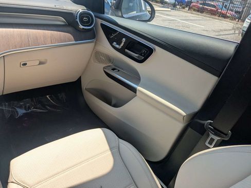 Used 2024 Mercedes-Benz GLC 300 4MATIC image 18