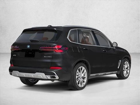 New 2026 BMW X5 xDrive50e image 4