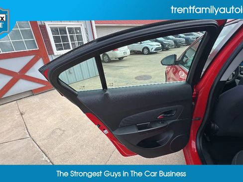 Used 2016 Chevrolet Cruze LT image 36