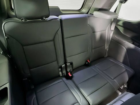 Used 2024 GMC Yukon Denali w/ Advanced Technology Package AWD/4WD image 30