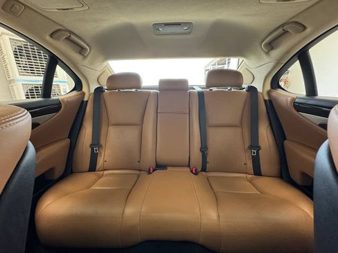 Used 2017 Lexus LS 460 w/ Comfort Package RWD image 7