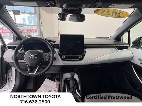 Used 2025 Toyota Corolla SE w/ SE Premium Package FWD image 19