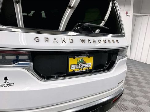 Used 2024 Jeep Grand Wagoneer Series III w/ Rear-Seat Entertainment Group AWD/4WD image 9