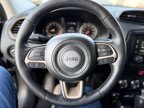 Used 2017 Jeep Renegade Latitude AWD/4WD image 12