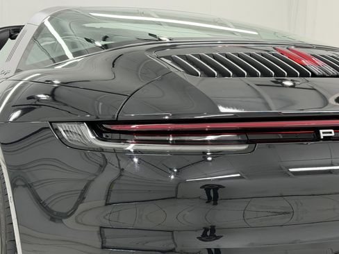 Certified 2022 Porsche 911 Targa 4S image 20