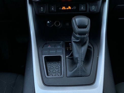 Used 2025 Toyota RAV4 XLE image 23