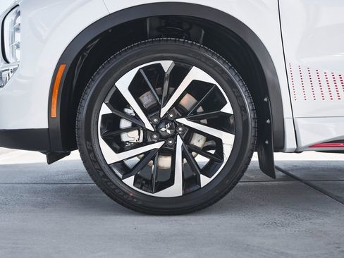 Used 2024 Mitsubishi Outlander Ralliart image 3