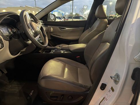 Certified 2024 INFINITI QX50 Luxe image 2