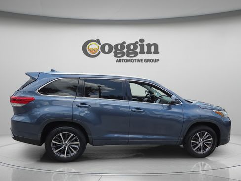 Used 2017 Toyota Highlander XLE FWD image 6