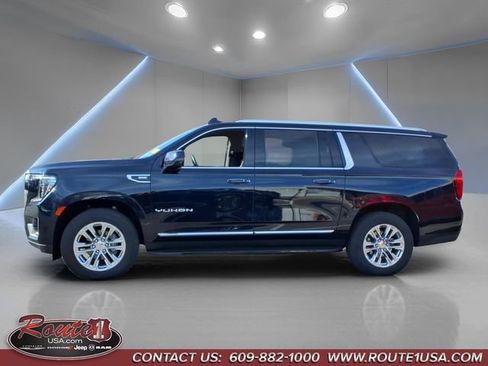 Used 2023 GMC Yukon XL SLT w/ SLT Premium Package image 7