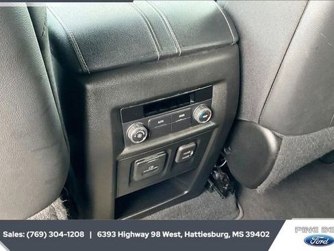 Used 2023 Chevrolet Traverse LT w/ LT Premium Package image 24