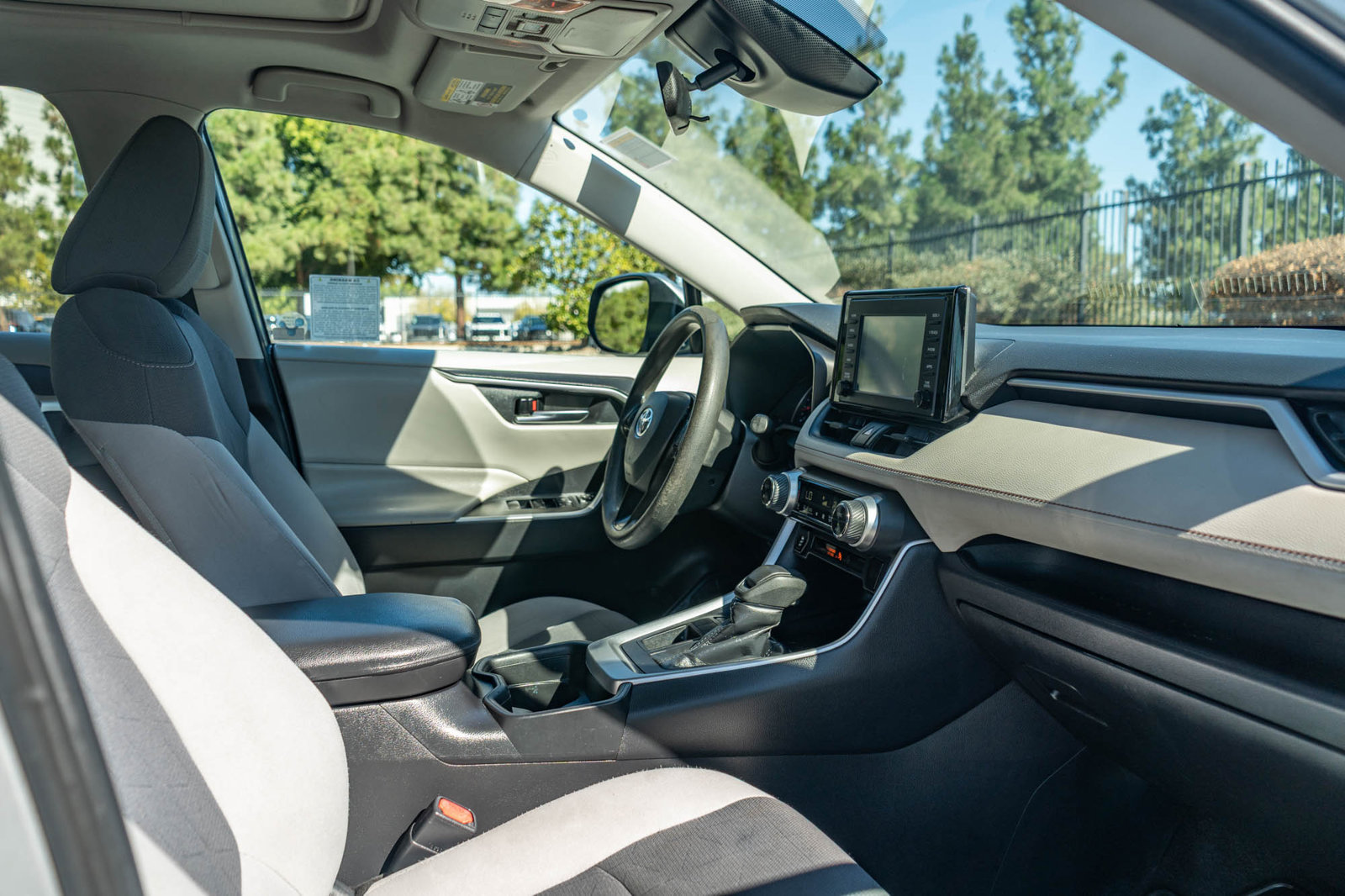 Used 2019 Toyota RAV4 XLE FWD image 21