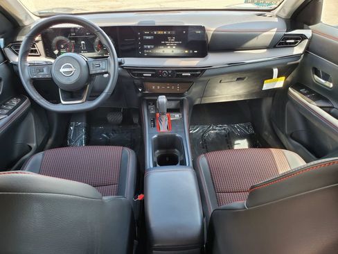 Used 2025 Nissan Kicks SR AWD/4WD image 12