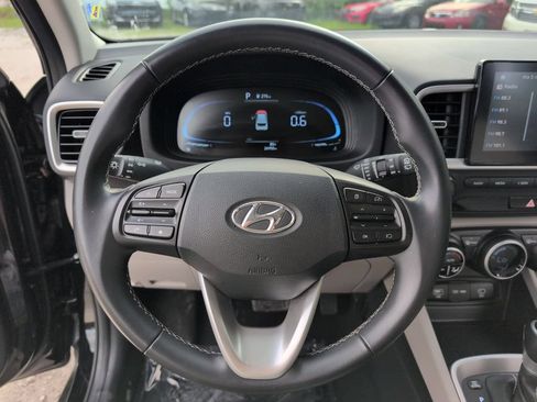 Used 2025 Hyundai Venue SEL FWD image 22
