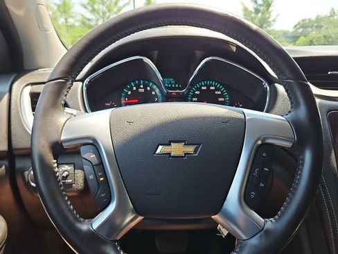 Used 2017 Chevrolet Traverse LT w/ Style and Technology Package FWD image 18