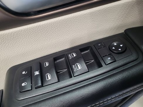Used 2023 Chrysler Voyager LX FWD image 27