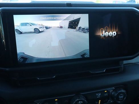 New 2025 Jeep Gladiator Sport image 6