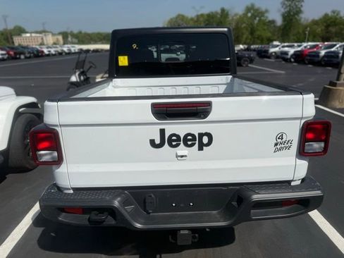 Used 2022 Jeep Gladiator Willys image 9