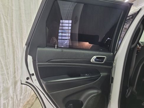 Used 2019 Jeep Grand Cherokee Laredo w/ Security & Convenience Group image 44