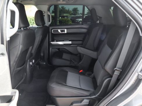Used 2022 Ford Explorer XLT image 33
