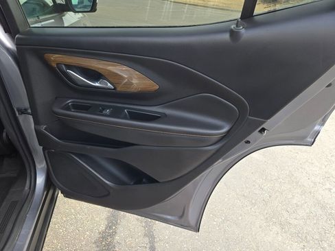 Used 2018 GMC Terrain SLE w/ Driver Convenience Package image 9