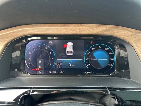 Used 2024 Volkswagen Atlas SE FWD image 19