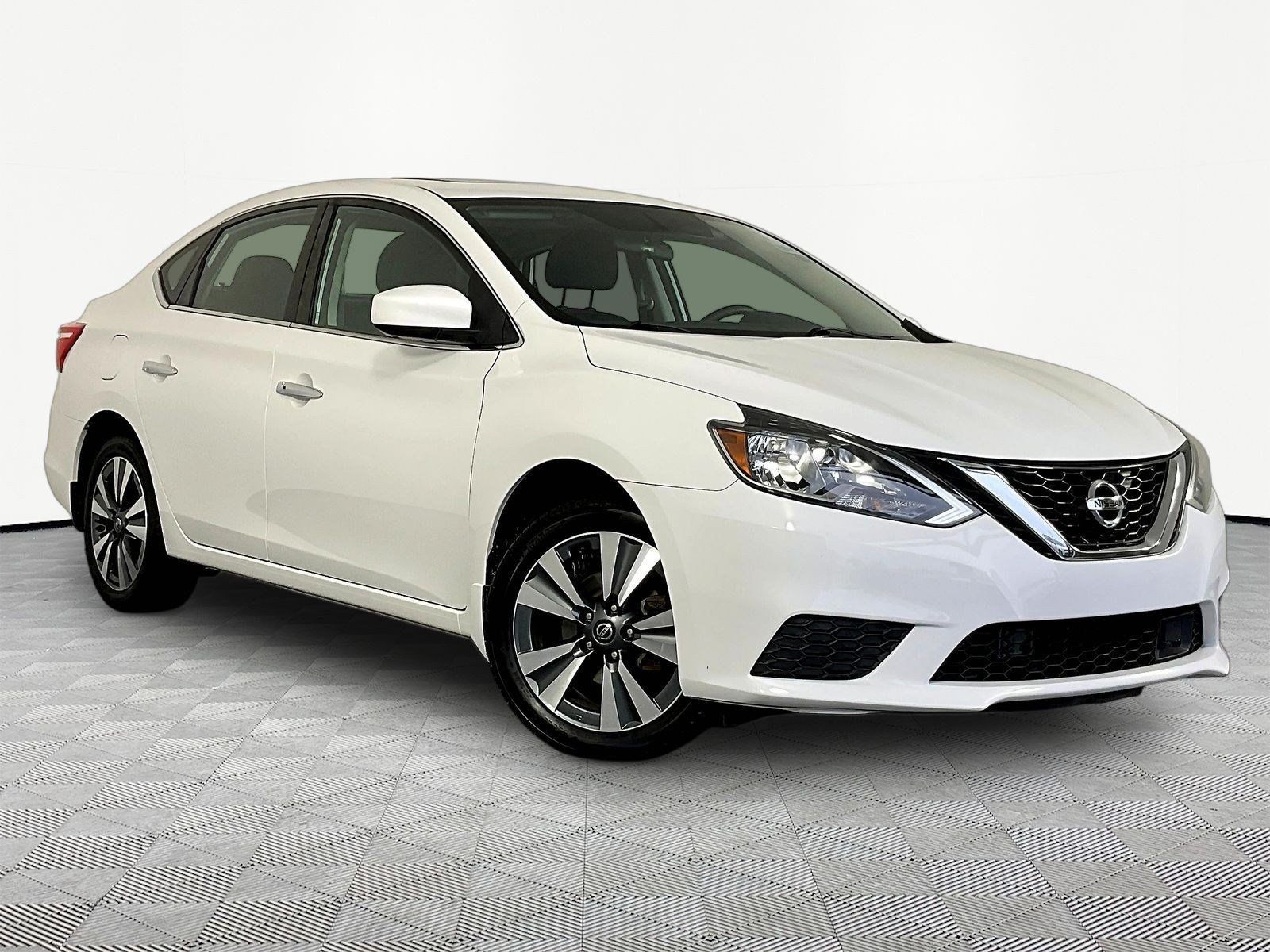 Used 2019 Nissan Sentra SV w/ Special Edition Package FWD image 3