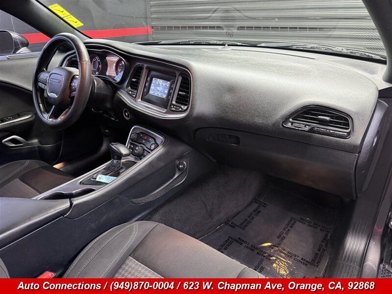 Used 2015 Dodge Challenger SXT RWD image 10