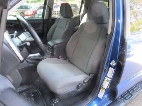 Used 2016 Toyota Tacoma SR5 w/ Towing Package image 17