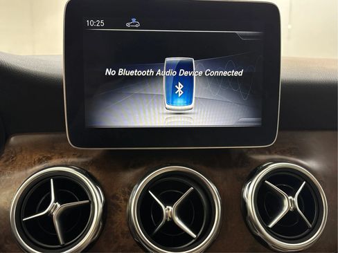 Used 2019 Mercedes-Benz GLA 250 4MATIC image 41