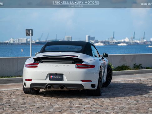 Used 2017 Porsche 911 Carrera S RWD image 3