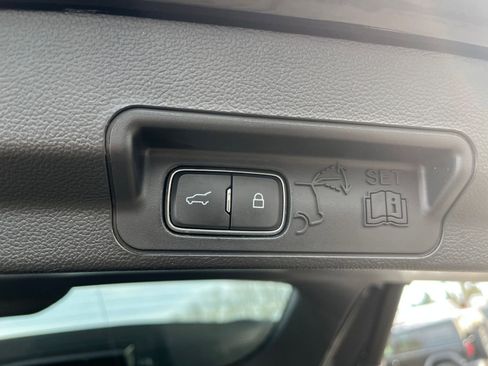 Used 2023 Ford Explorer Limited image 25