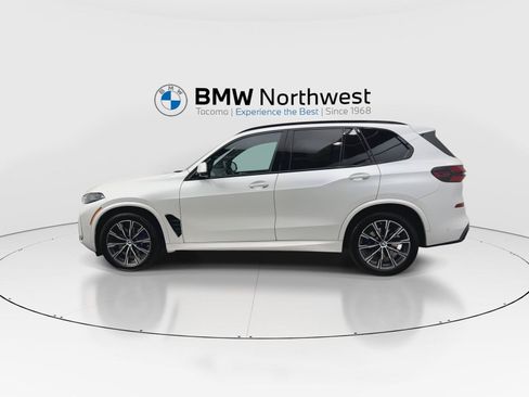 Used 2024 BMW X5 xDrive40i w/ M Sport Package AWD/4WD image 11