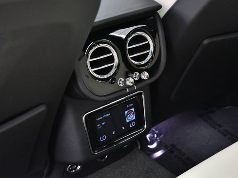 Used 2023 Bentley Bentayga AWD/4WD image 32