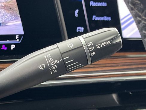 Used 2024 Cadillac Escalade ESV Premium Luxury w/ Performance Package image 35