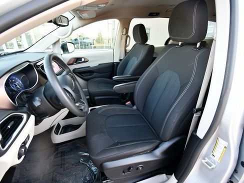 Used 2024 Chrysler Voyager LX FWD image 11