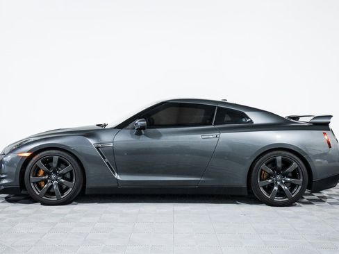 Used 2009 Nissan GT-R Premium image 16