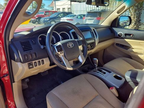 Used 2015 Toyota Tacoma PreRunner image 18