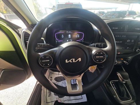 Used 2025 Kia Soul LX w/ LX Technology Package FWD image 17